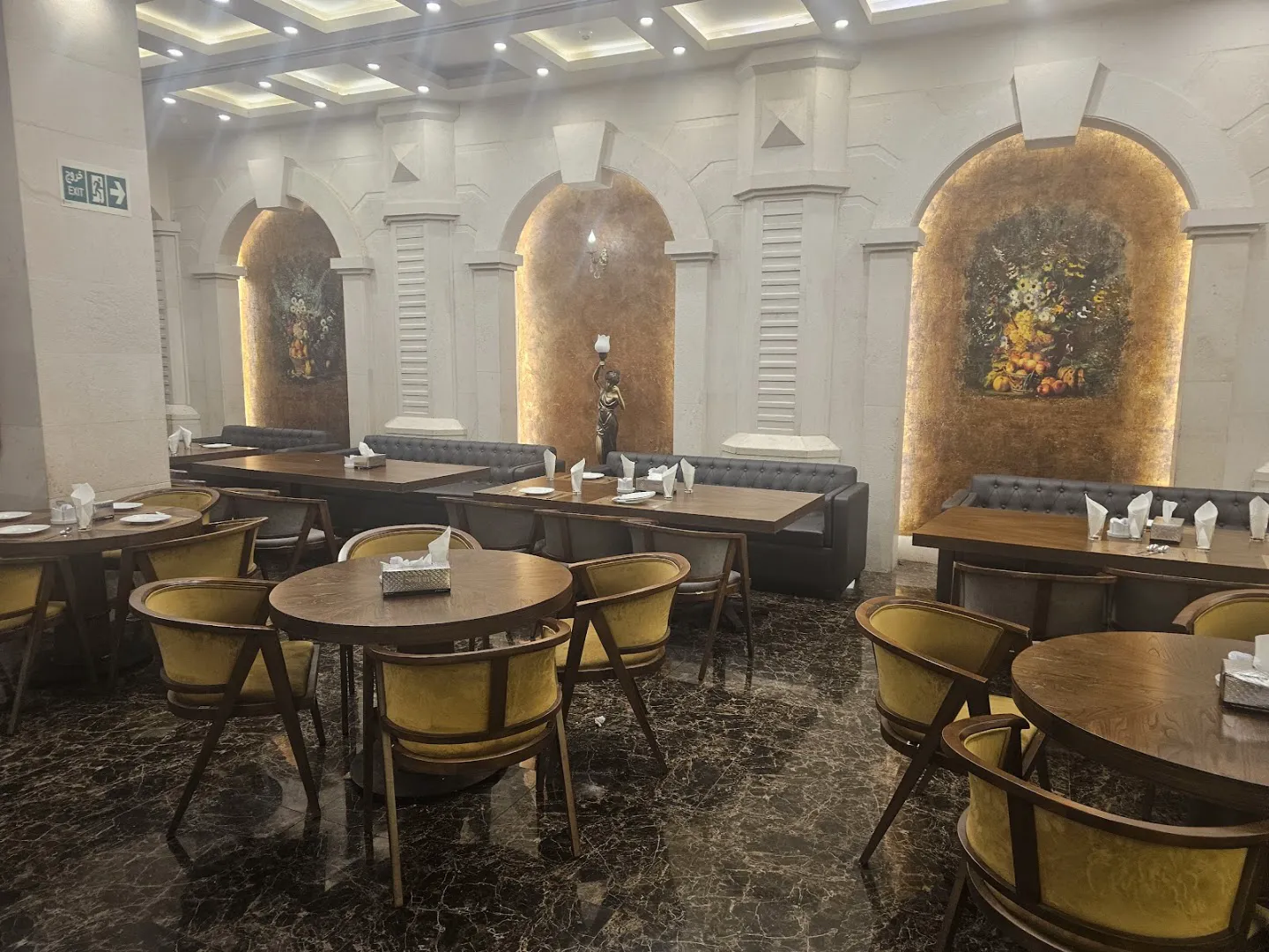 کافه رستوران سرآشپز (شعبه اصلی)
