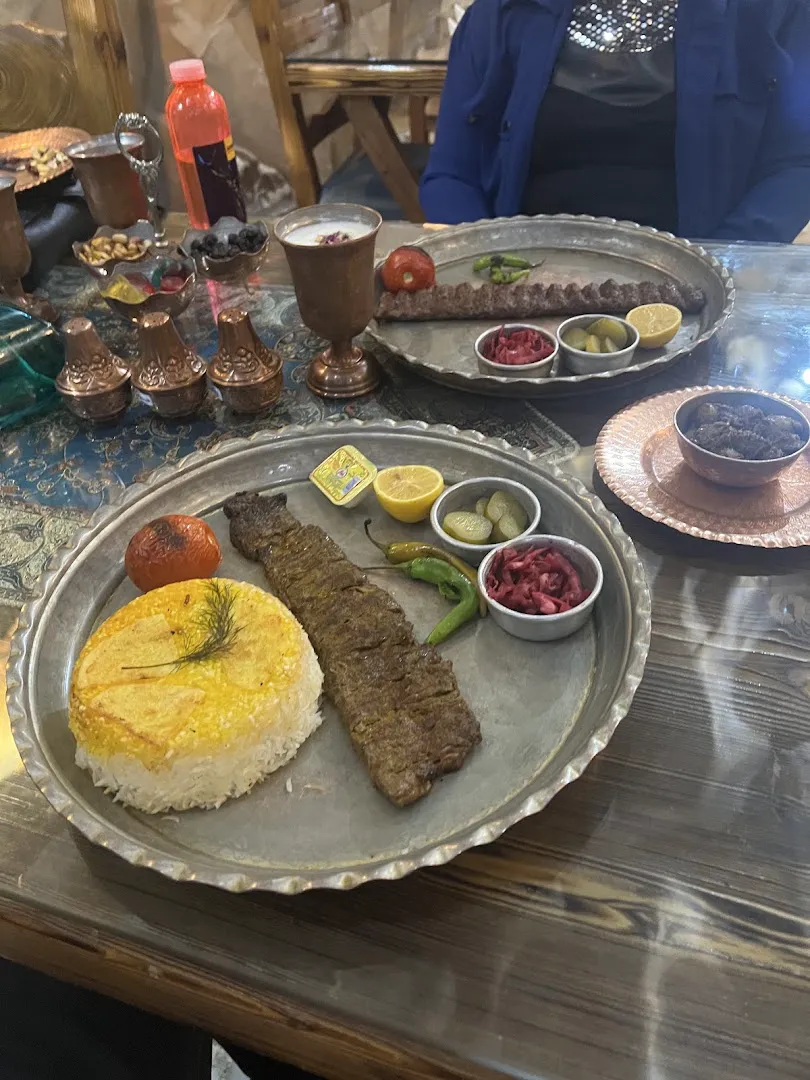 کافه رستوران سنتی ققنوس (شعبه اصلی) - تصویر 3