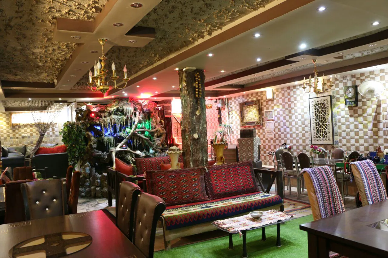 کافه رستوران بهارستان (شعبه اصلی)