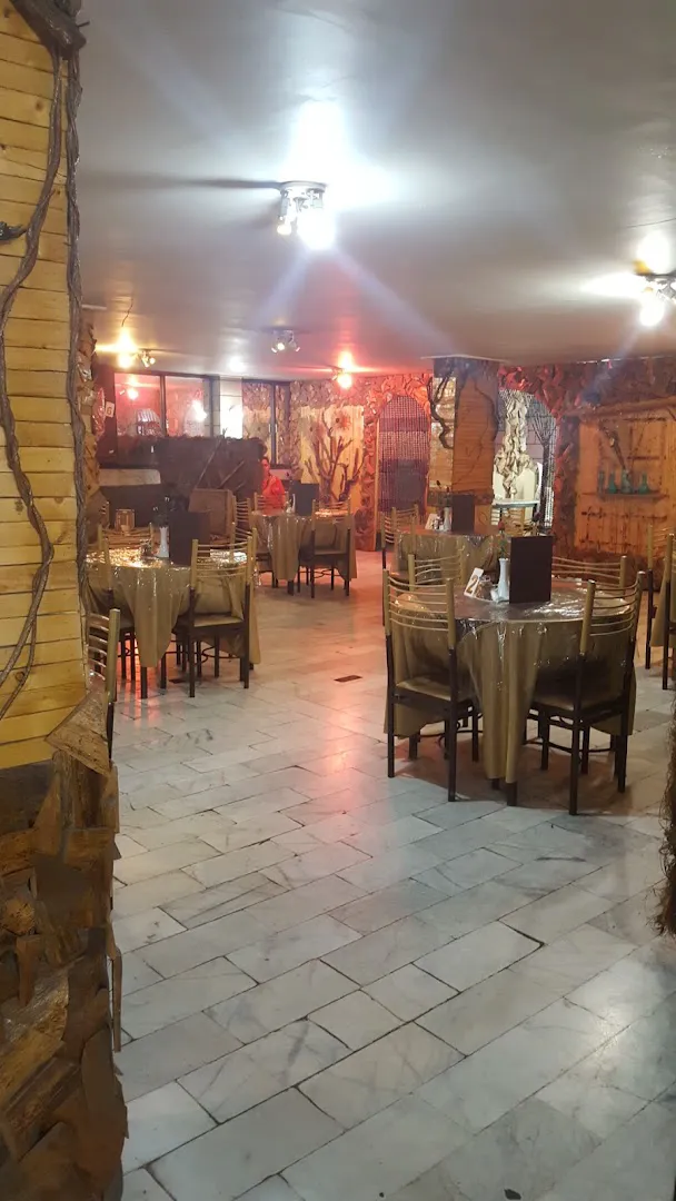 رستوران ۴۴۴ (شعبه اصلی)