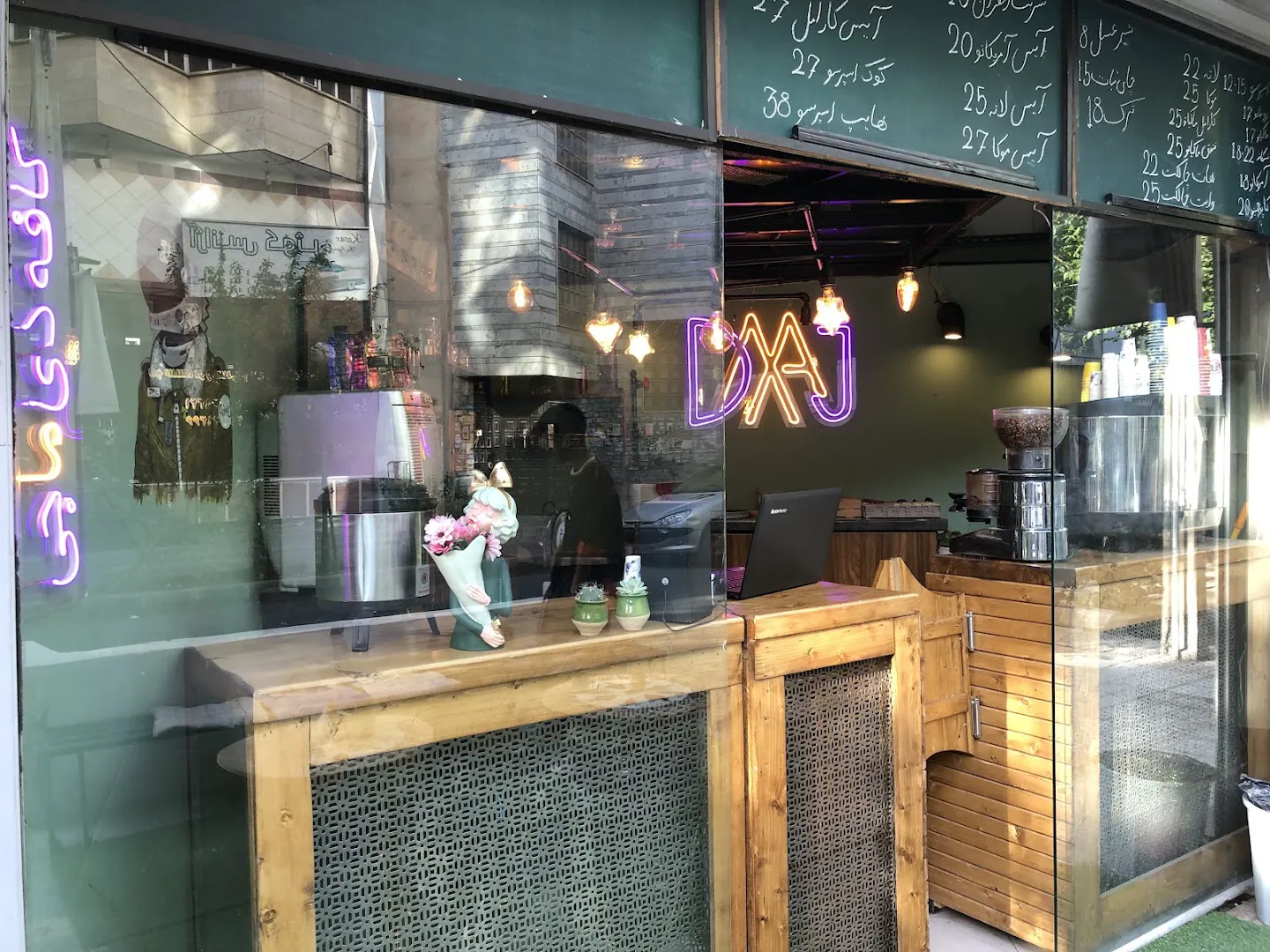 cafe dmaj کافه دی ما جی (شعبه اصلی) - تصویر 2