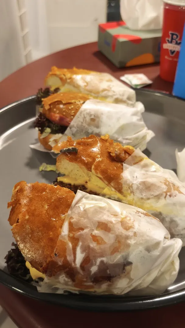 برگرویل مهرشهر (شعبه اصلی)