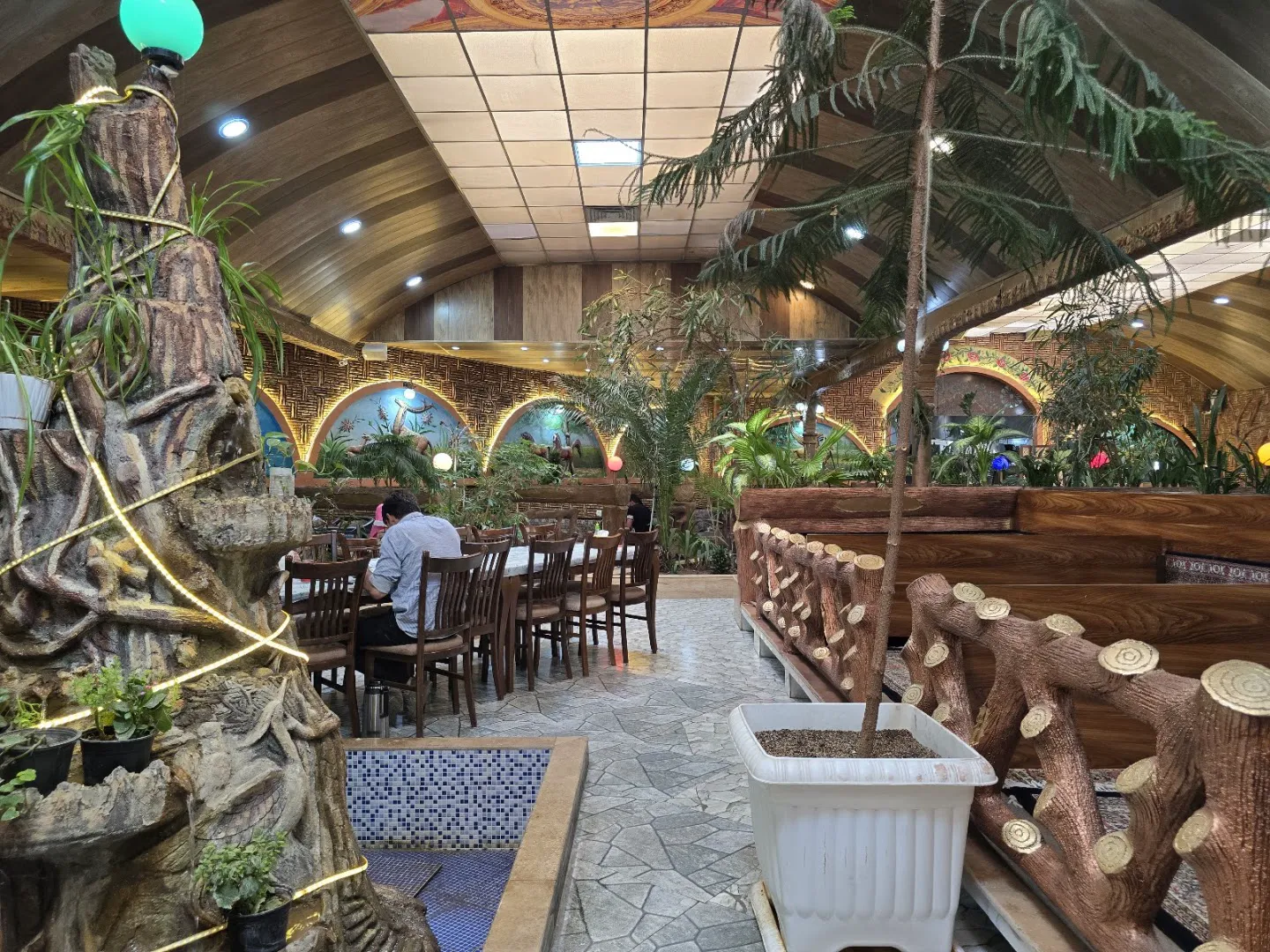 رستوران سنتی ارسطو (شعبه اصلی)