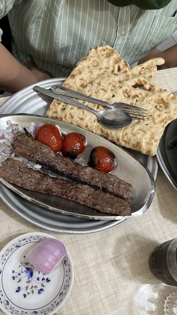 آبگوشت و کبابی برادران (شعبه اصلی) - تصویر 3