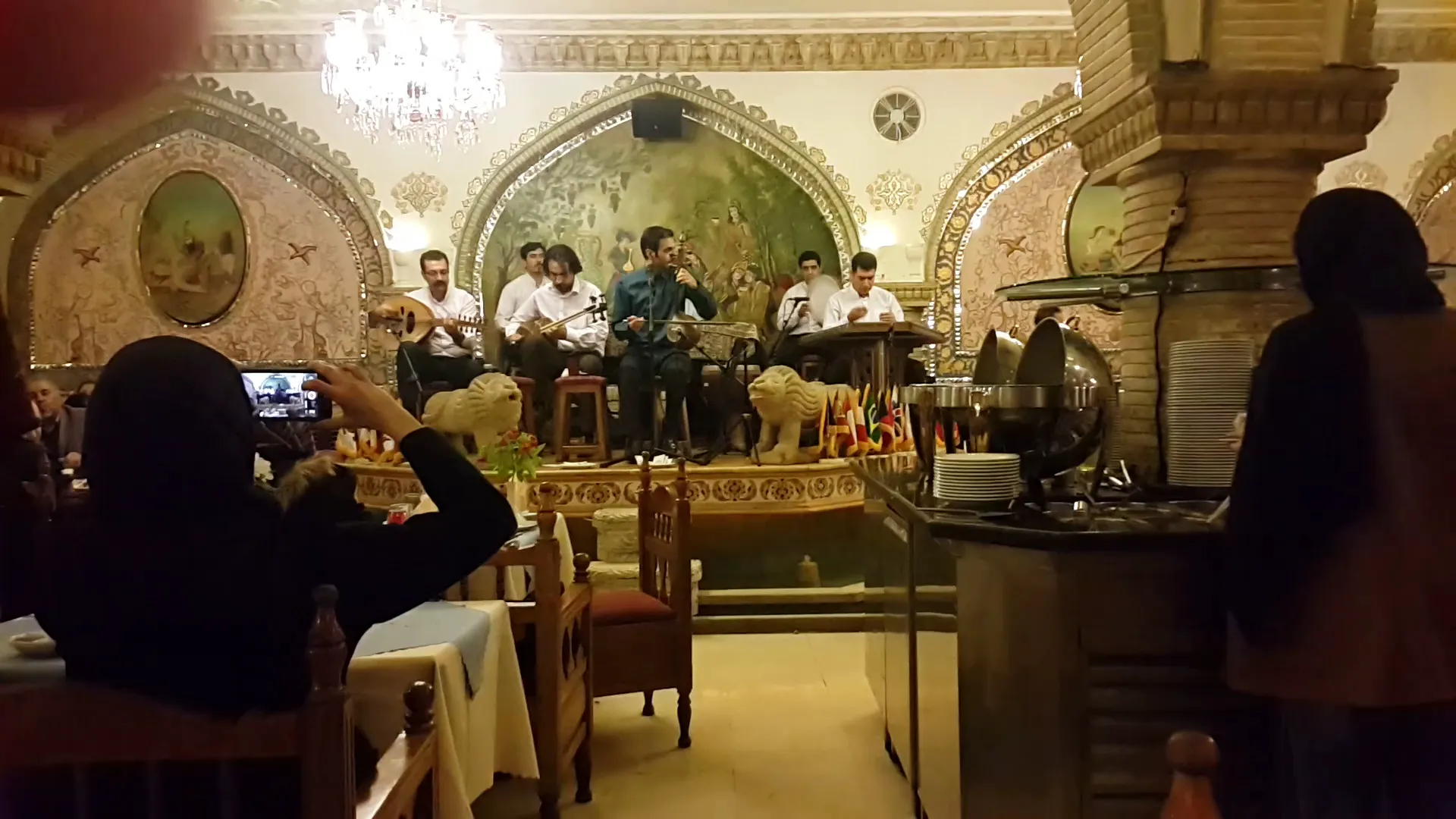 رستوران سنتی عالی قاپو (شعبه اصلی) - تصویر 2