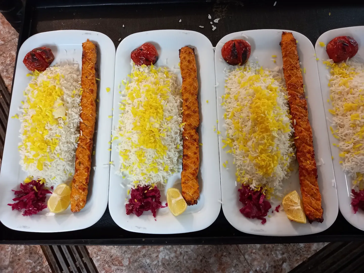 رستوران و سفره خانه ی سنتی فانوس (شعبه اصلی) - تصویر 2