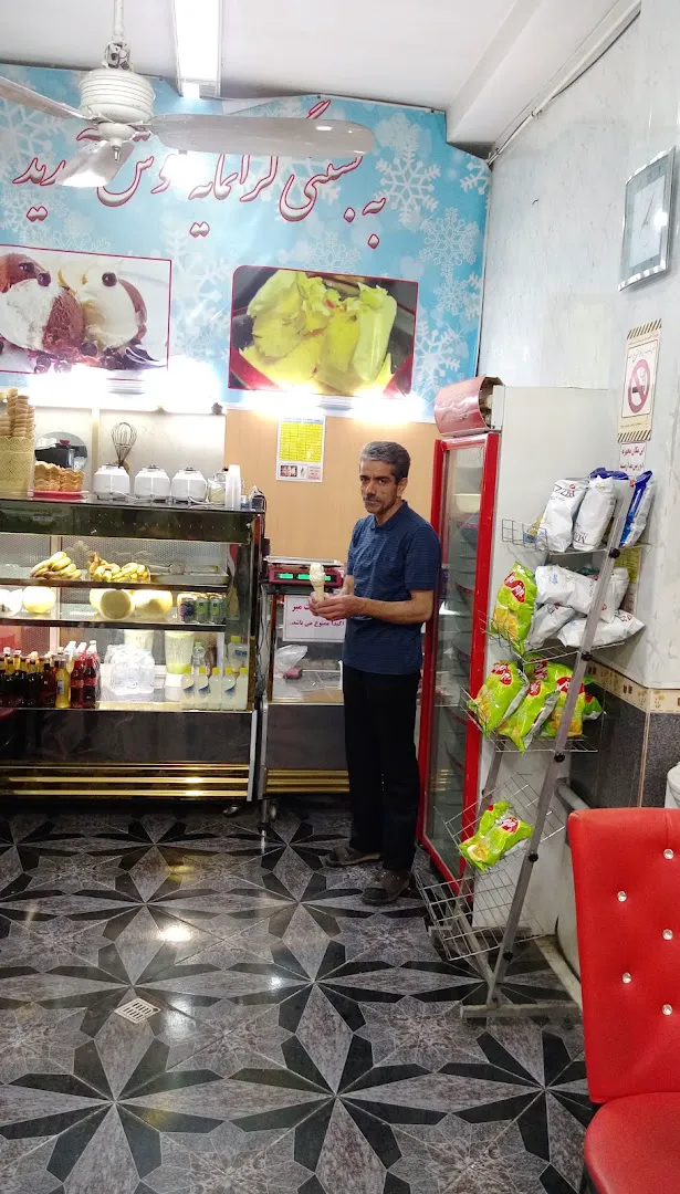 بستنی سنتی و آبمیوه گرانمایه (شعبه اصلی) - تصویر 4