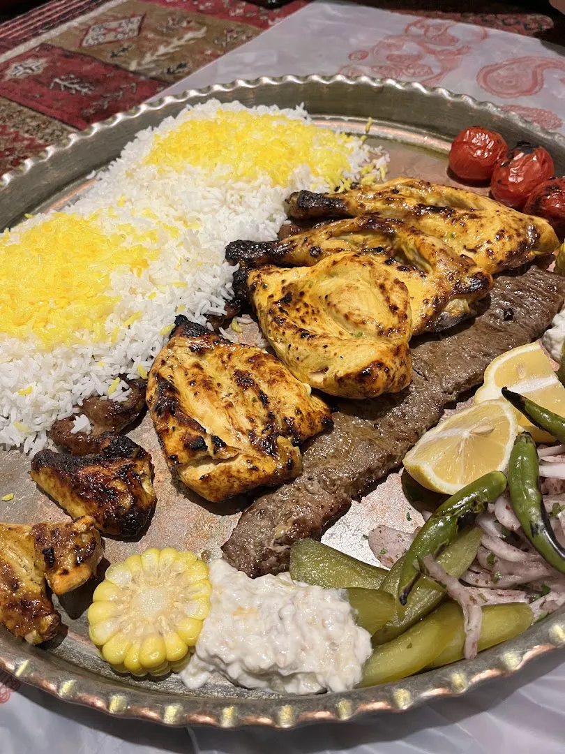 مجموعه رستوران‌های سنتی باغ لاله (شعبه اصلی) - تصویر 3