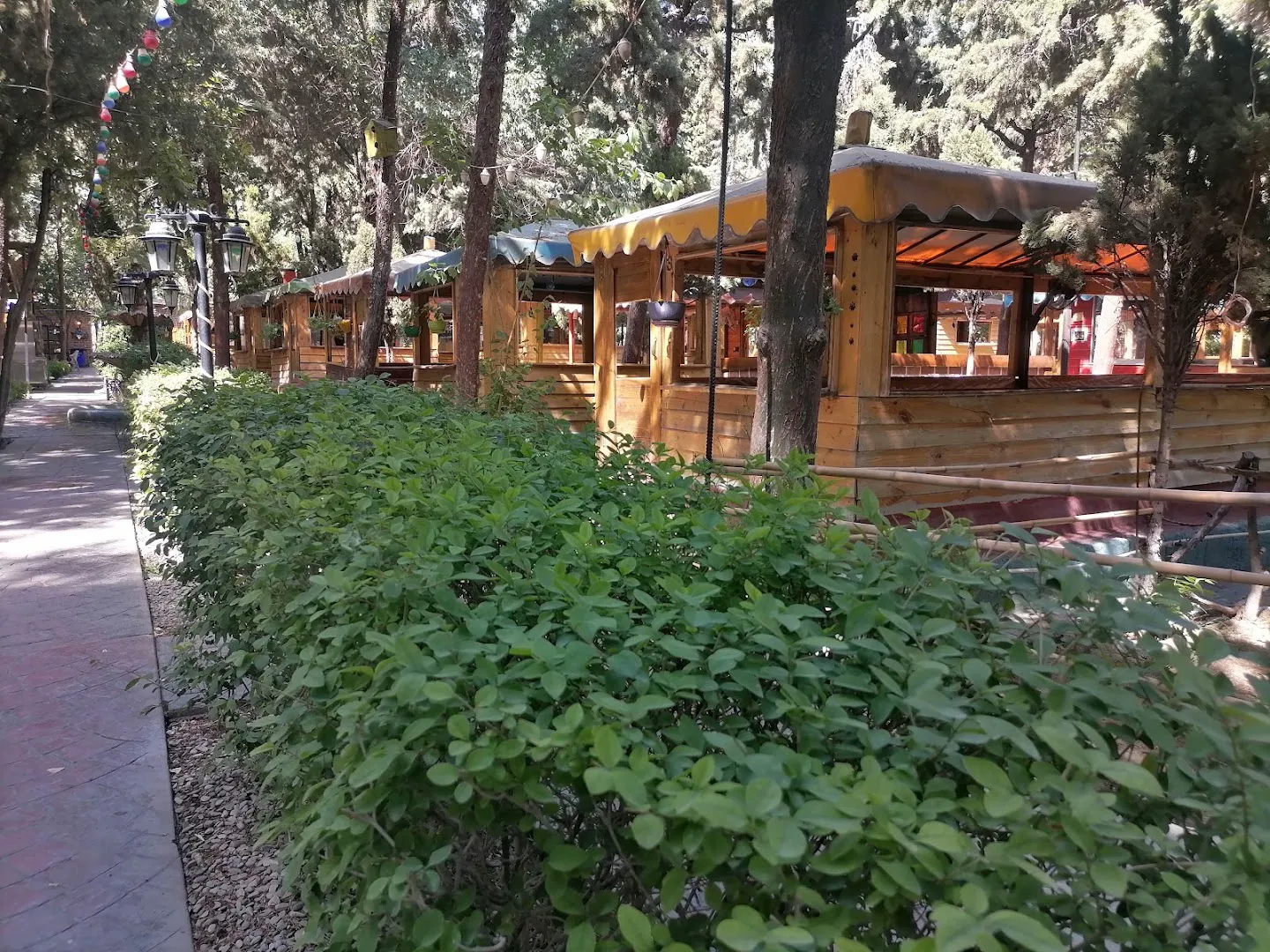 مجموعه رستوران‌های سنتی باغ لاله (شعبه اصلی) - تصویر 4