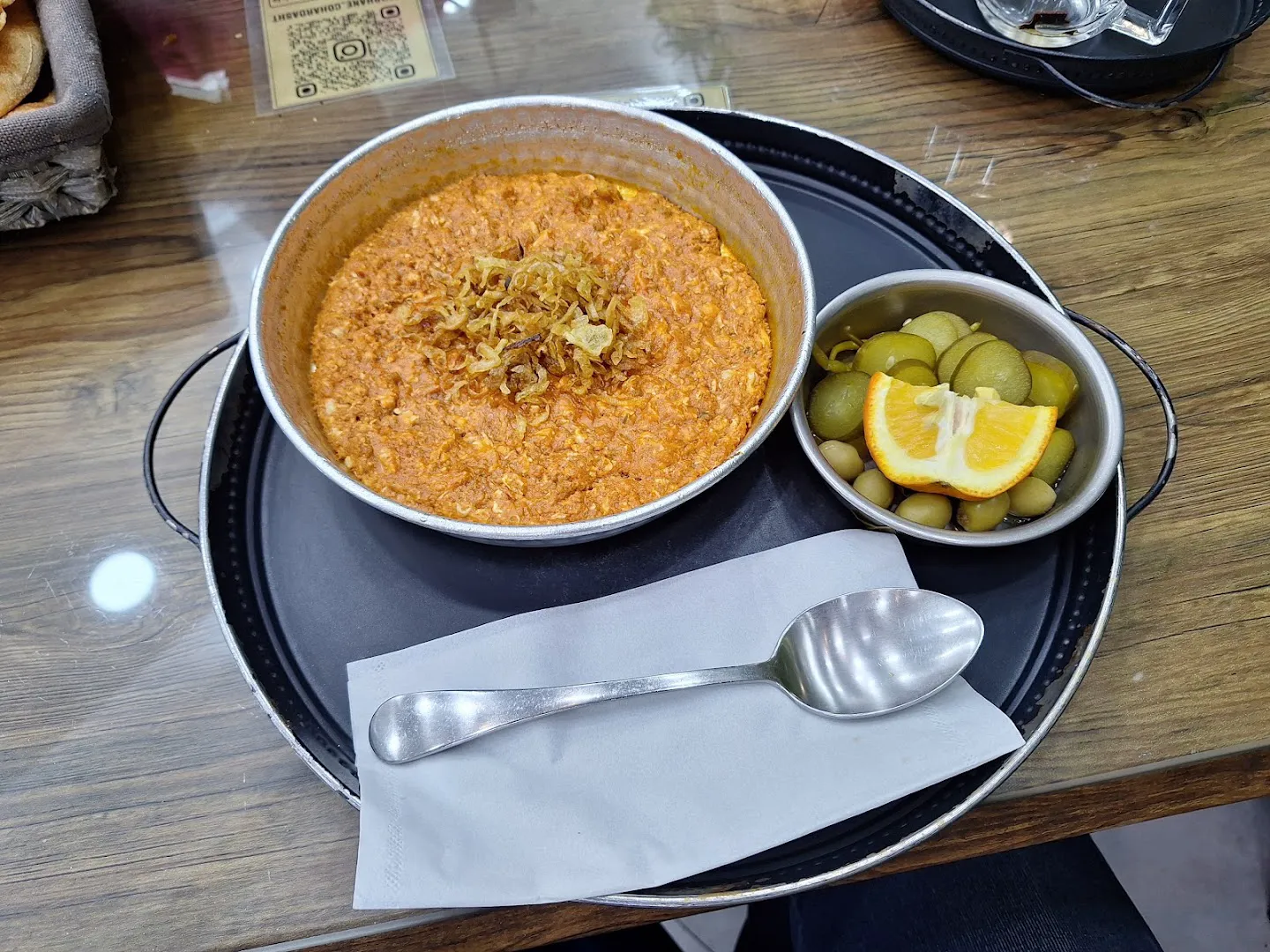 صبحانه کرمی رستاخیز (شعبه اصلی) - تصویر 2