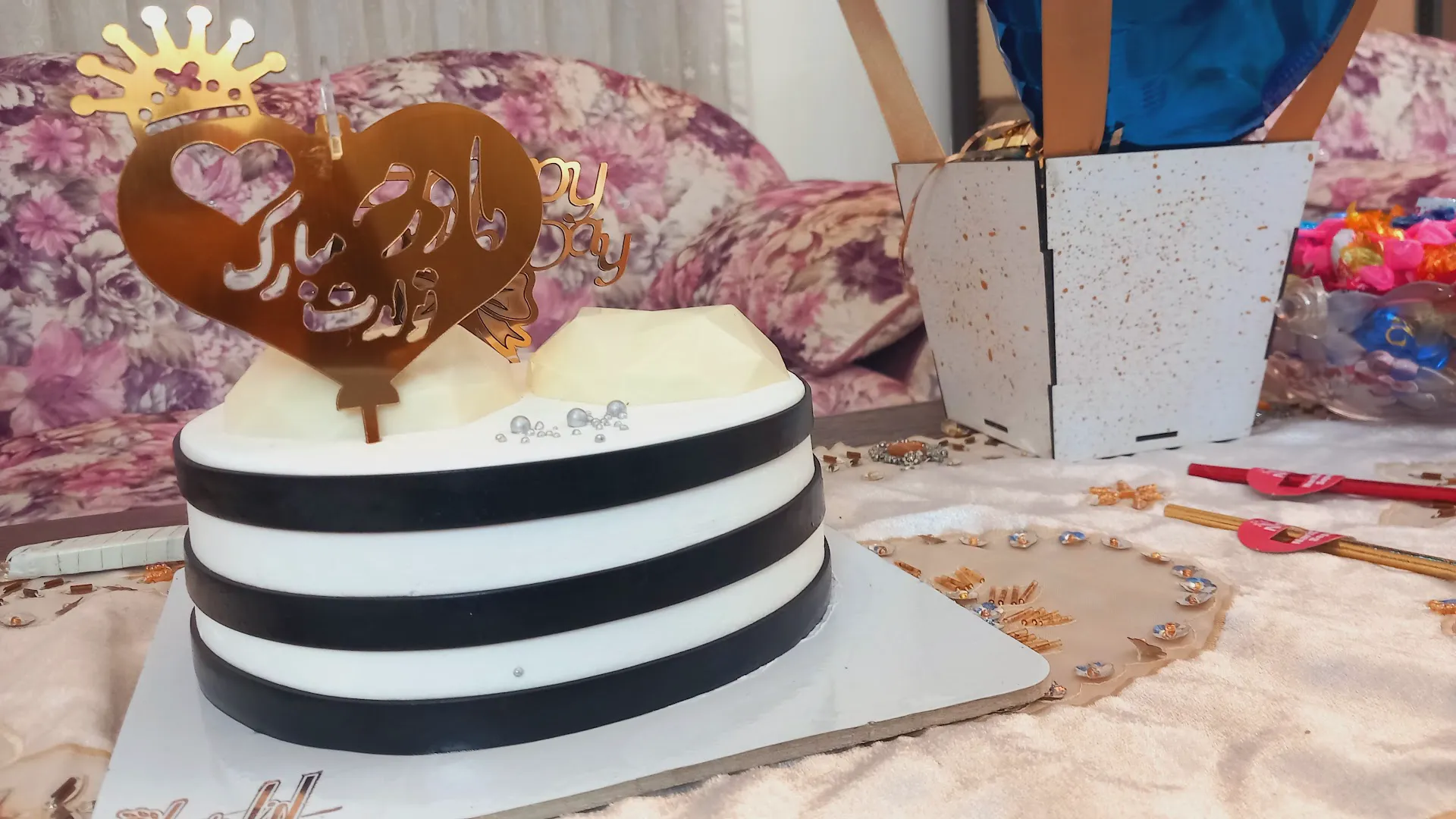 شیرینی فروشی لونا (شعبه اصلی)