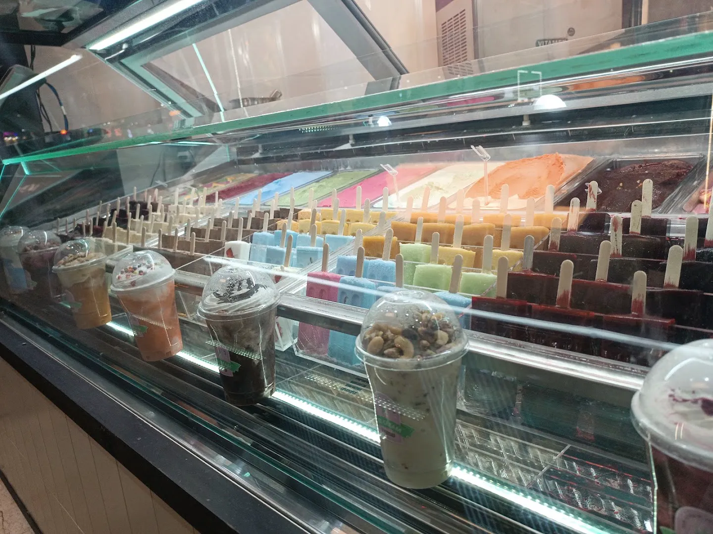آبمیوه بستنی ژاو (شعبه اصلی)