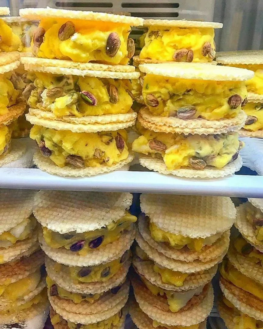 بستنی سنتی و شیرینی شمس (شعبه اصلی) - تصویر 3