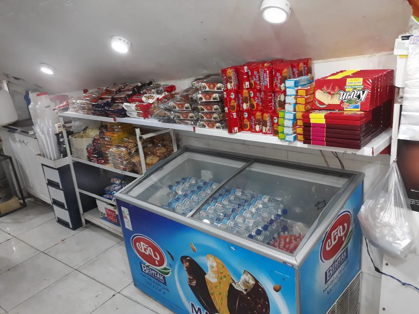 بستنی احمدی (شعبه اصلی)