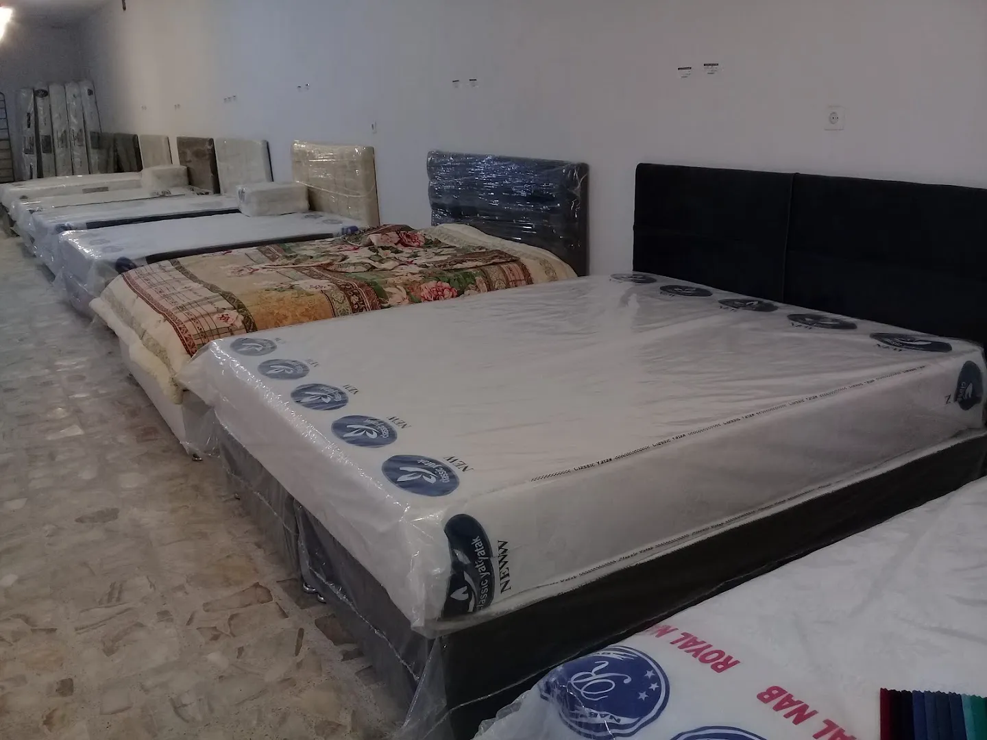 فروشگاه باکس و تشک خوشخواب کلاسیک (شعبه اصلی) - تصویر 4
