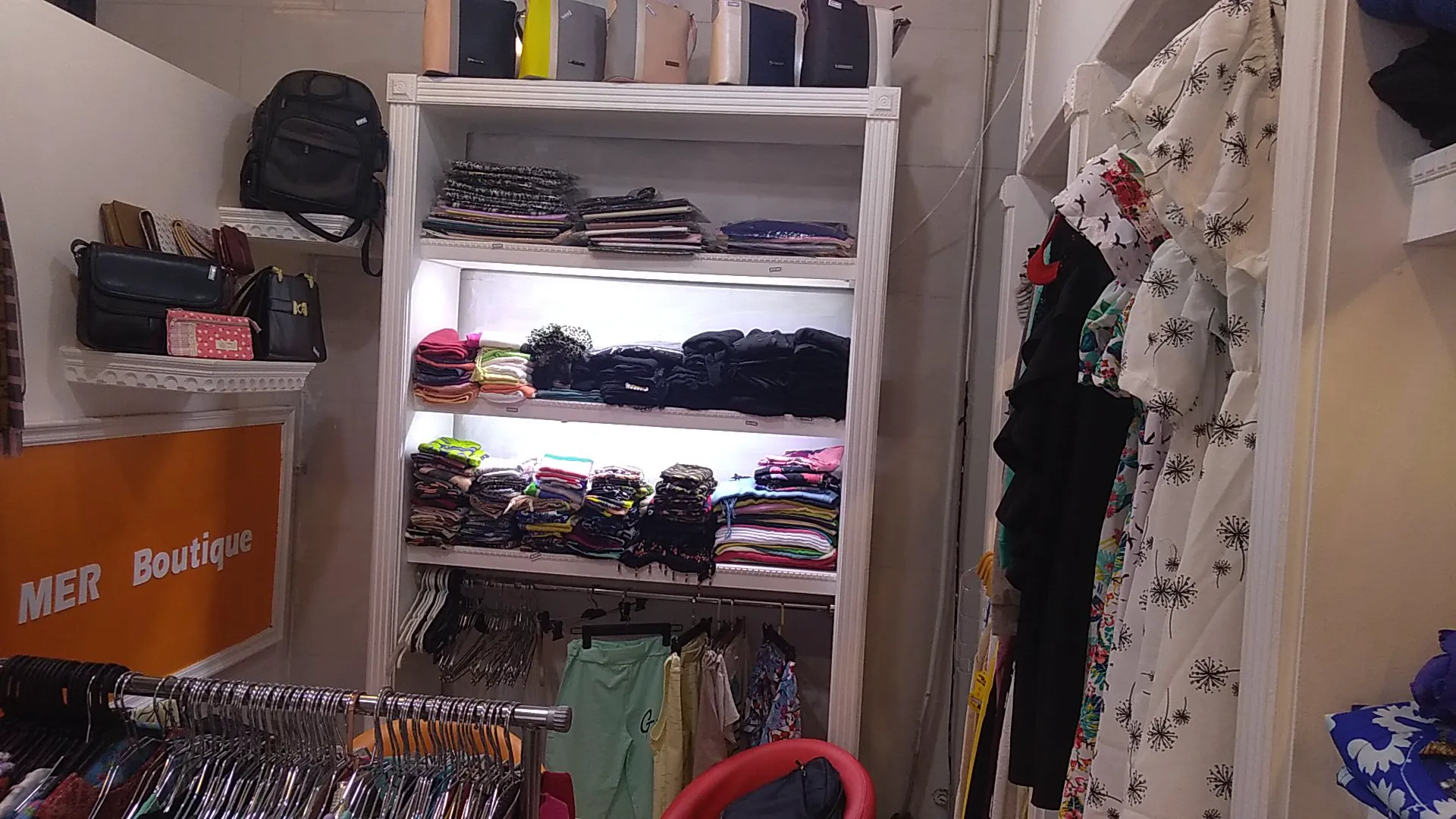 فروشگاه زنانه ی مستربوتیک کرج (شعبه اصلی) - تصویر 2