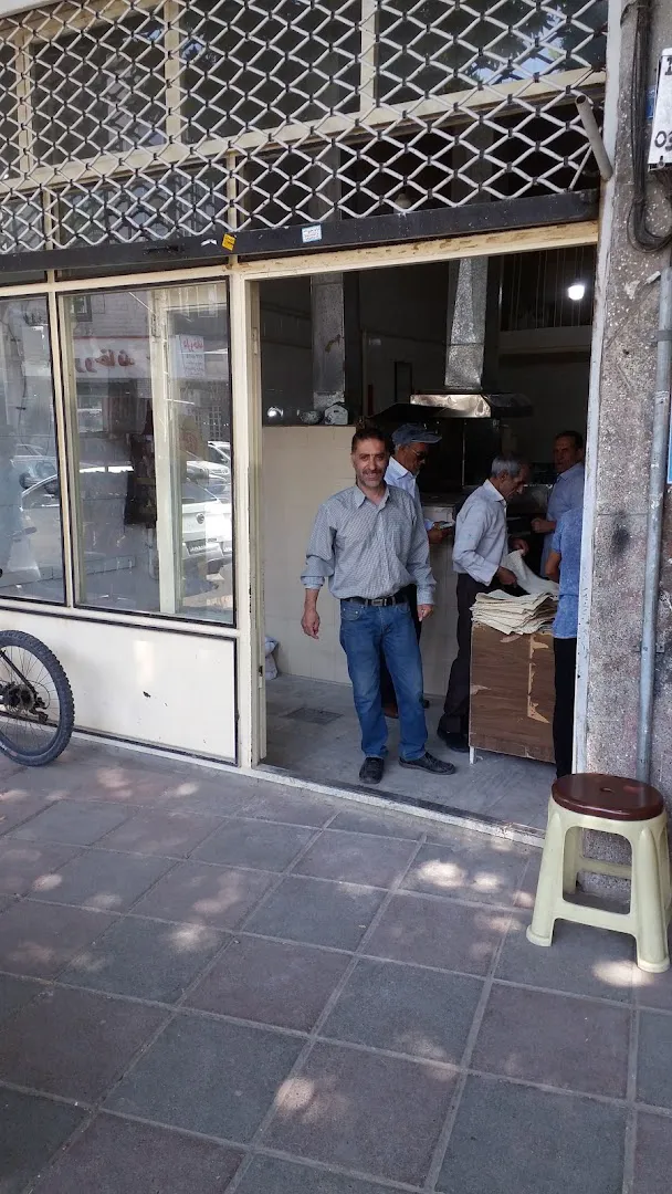 نانوایی لواشی ایران پور (شعبه اصلی)