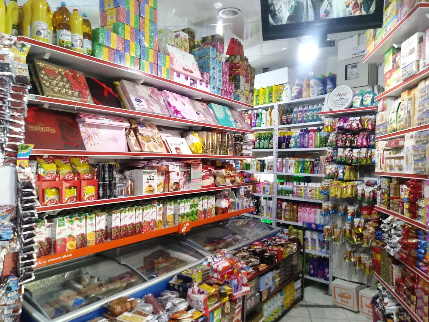 سوپرمارکت بزرگمهر (شعبه اصلی) - تصویر 2