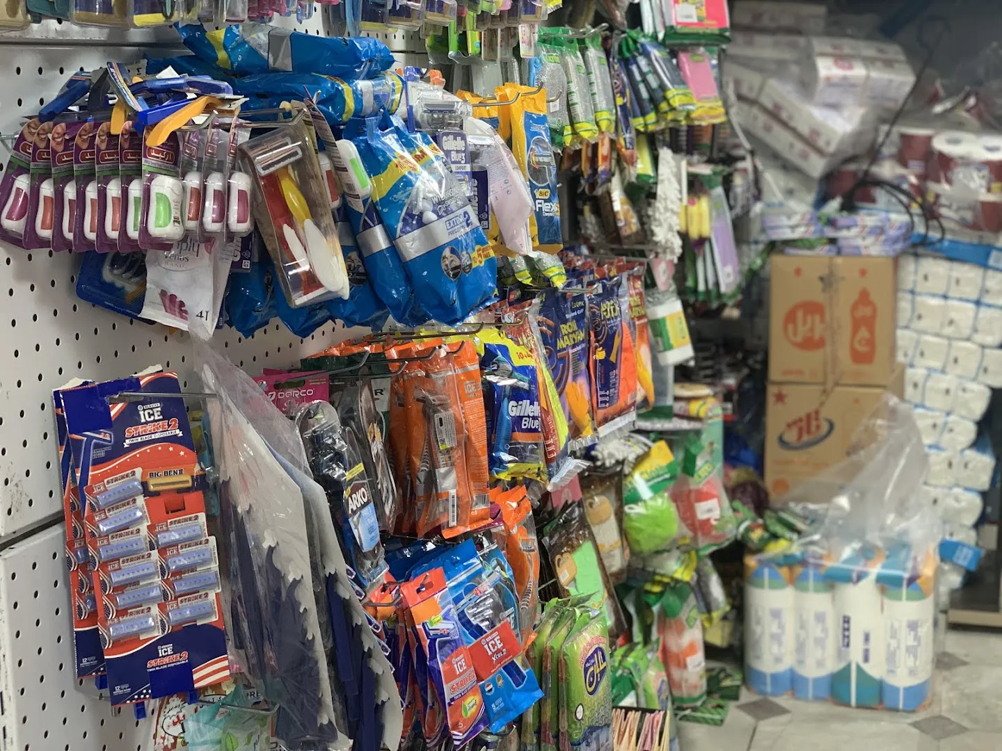 هایپرمارکت ستاره هشتم (شعبه اصلی) - تصویر 4