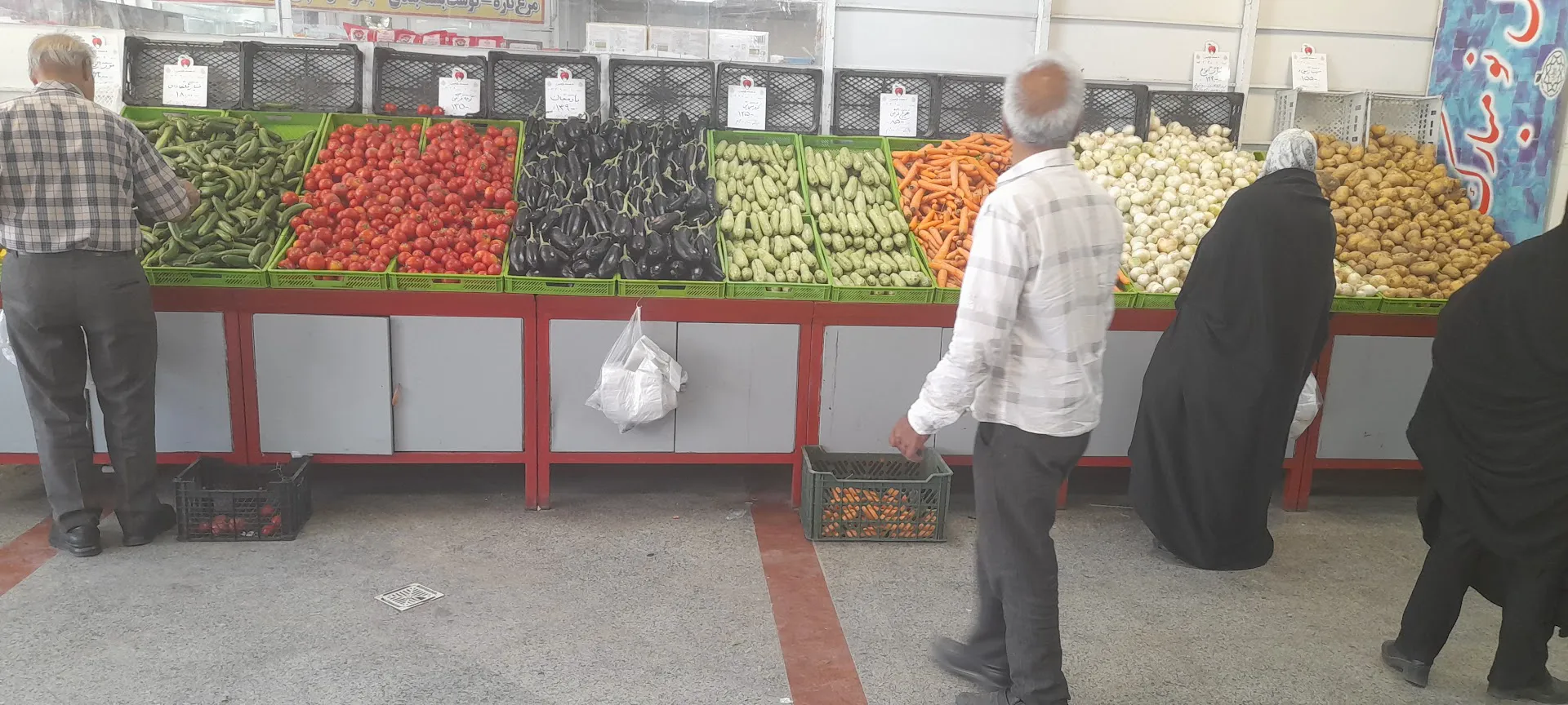 بازار میوه و تره بار شهید نبی پور (شعبه اصلی) - تصویر 1