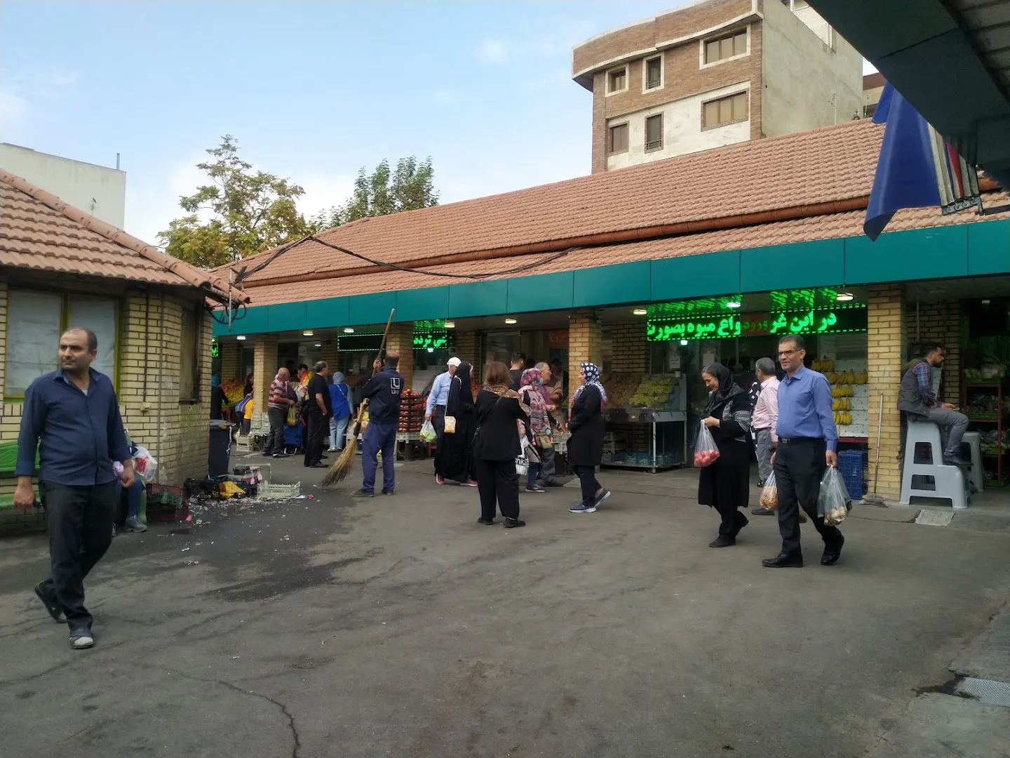 بازار ميوه و تره بار تهران ويلا (شعبه اصلی) - تصویر 2