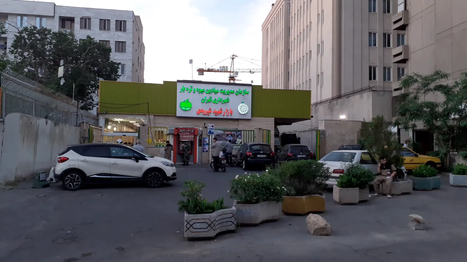 بازار میوه و تره بار شیرودی (شعبه اصلی) - تصویر 2