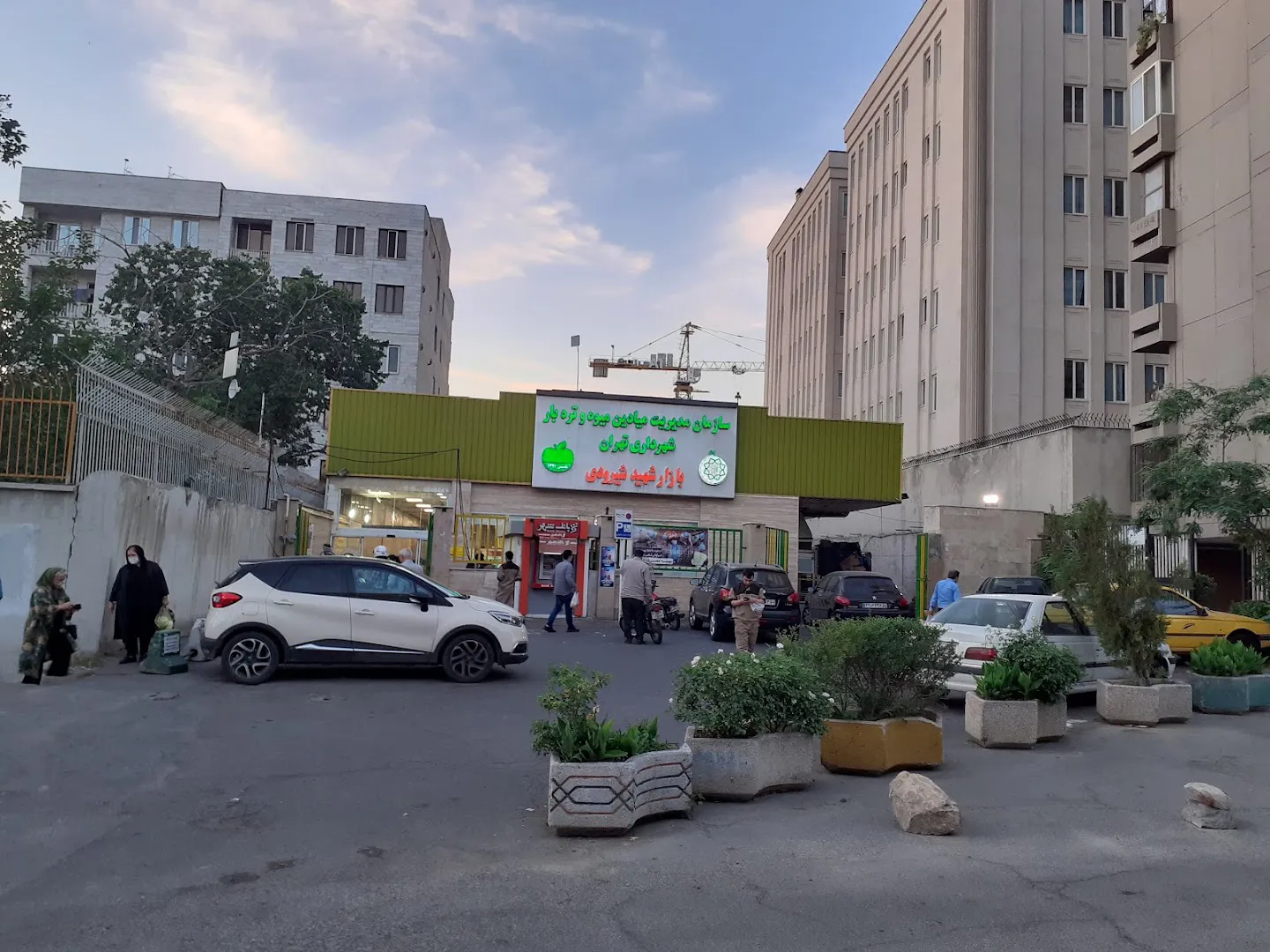 بازار میوه و تره بار شیرودی (شعبه اصلی) - تصویر 4