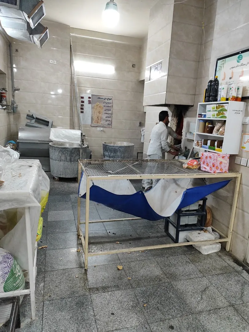 نانوایی سنگک شریعتی (شعبه اصلی) - تصویر 4