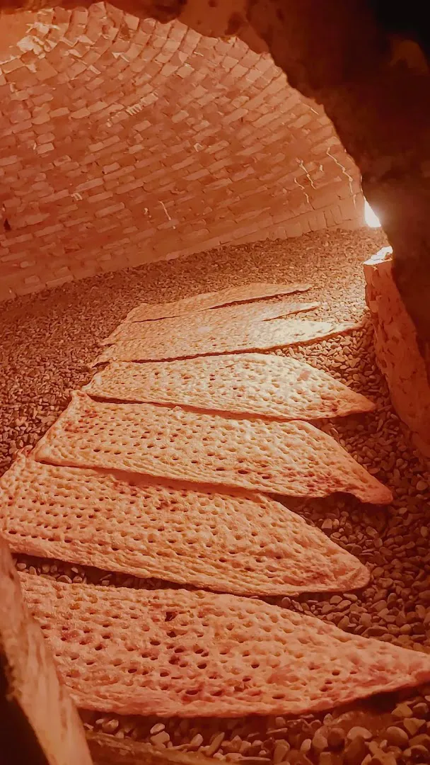 مجتمع نان و شرینی نانوایی سنگک🥖🥖 (شعبه اصلی) - تصویر 4