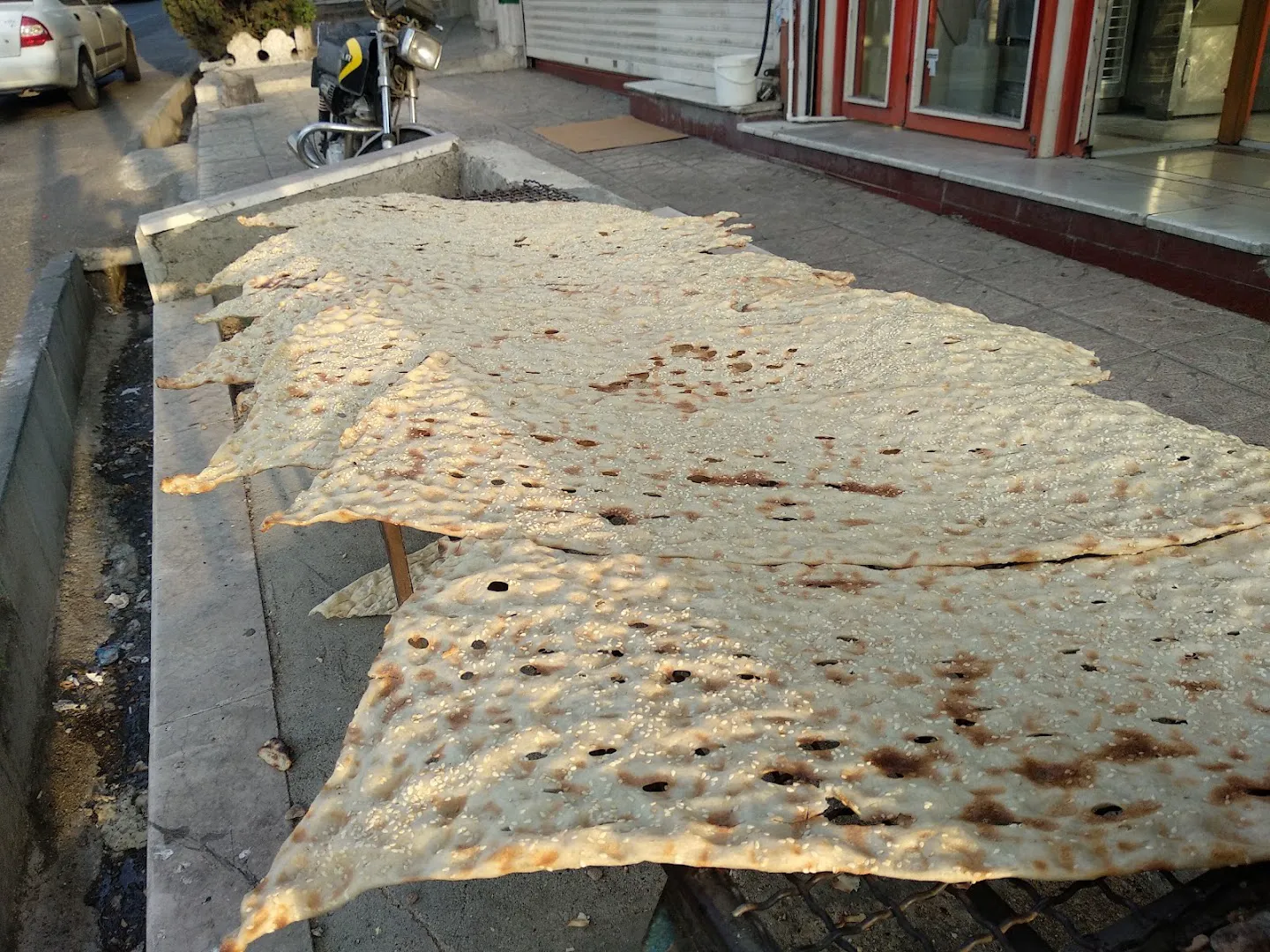 نانوایی سنگکی سنتی بهشت (شعبه اصلی) - تصویر 2