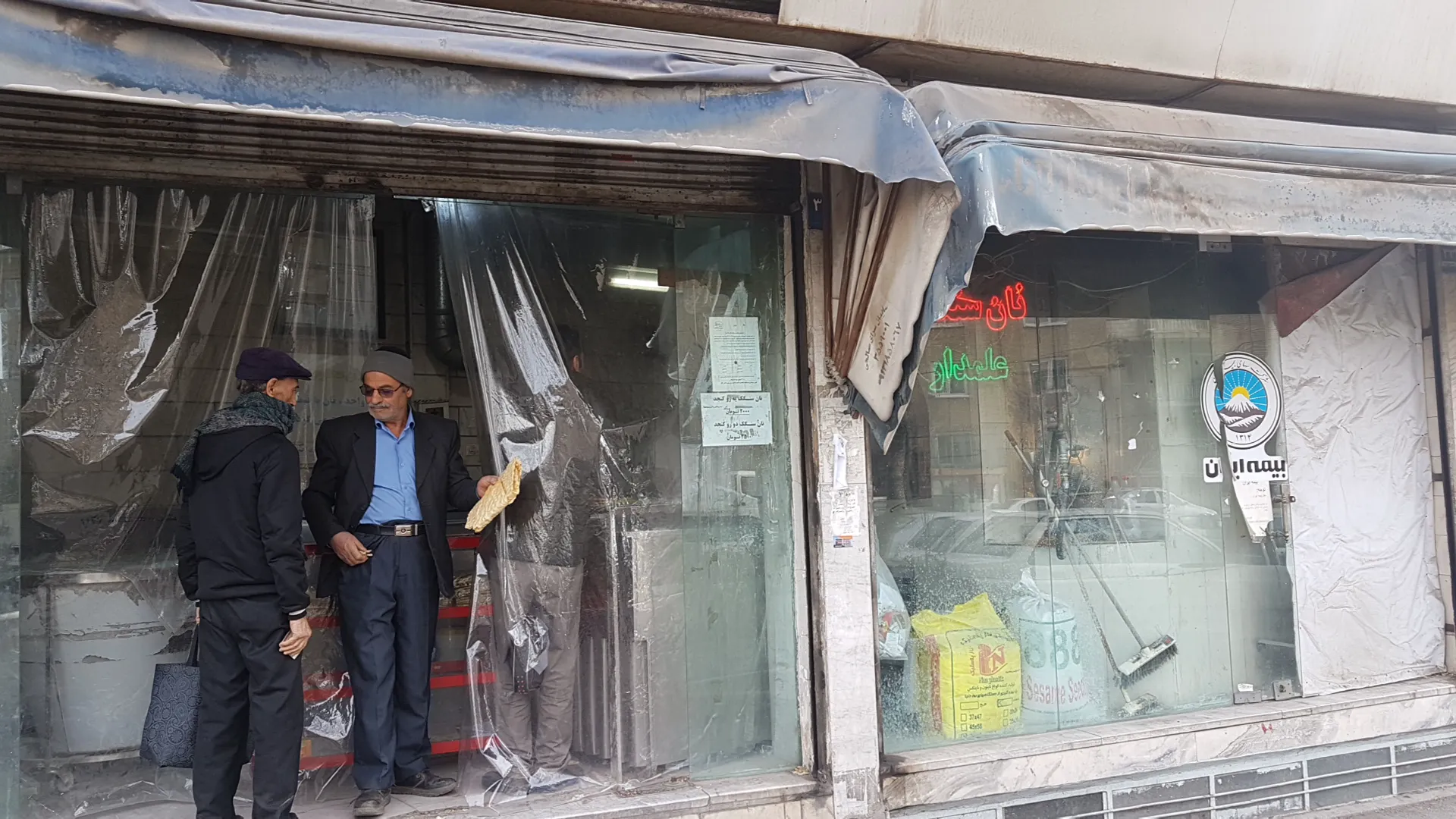 نانوایی سنگک علمداری (شعبه اصلی) - تصویر 2