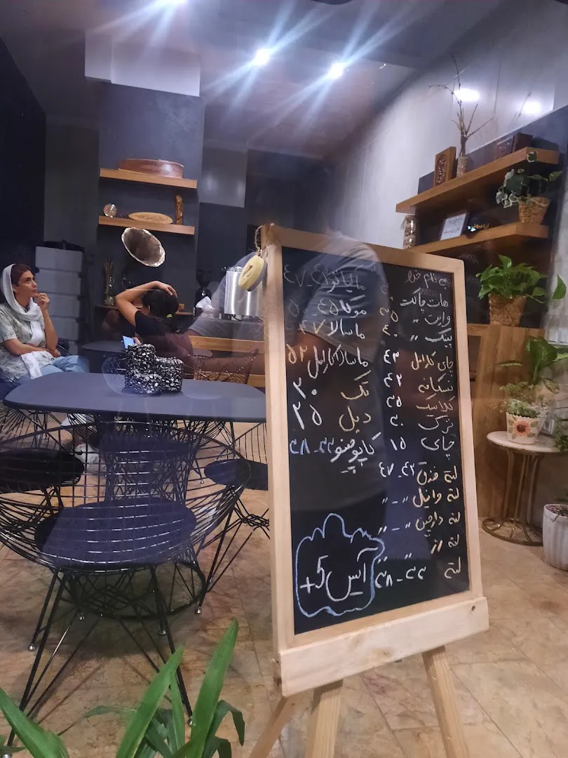 کافه اردیبهشت (شعبه اصلی) - تصویر 2