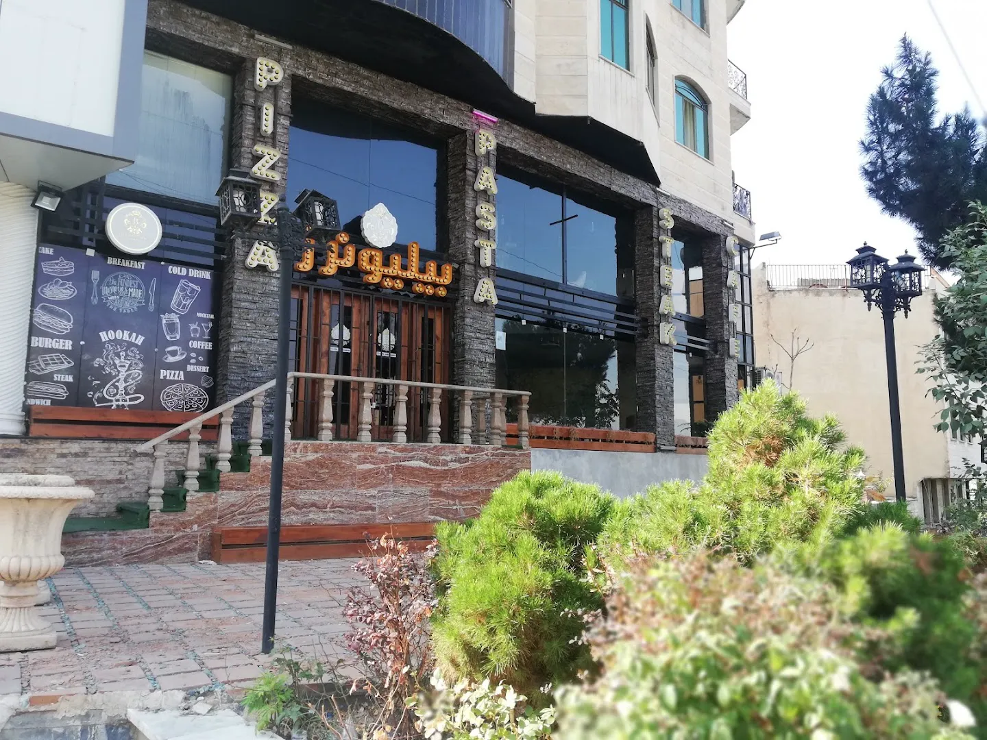 کافه بیلیونرز (شعبه اصلی) - تصویر 4