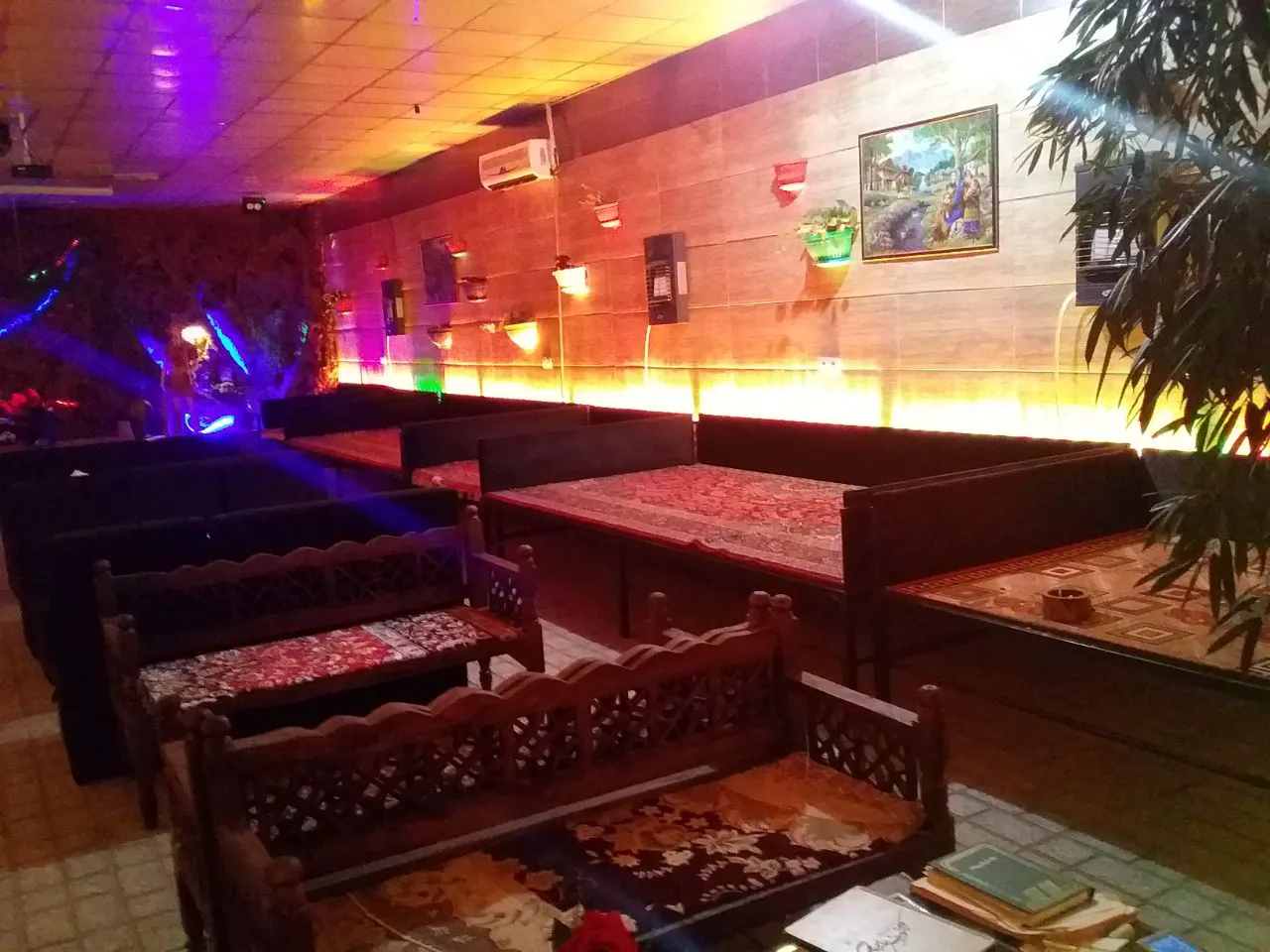 باغ رستوران و سفره خانه کافه عالیجناب (شعبه اصلی) - تصویر 3