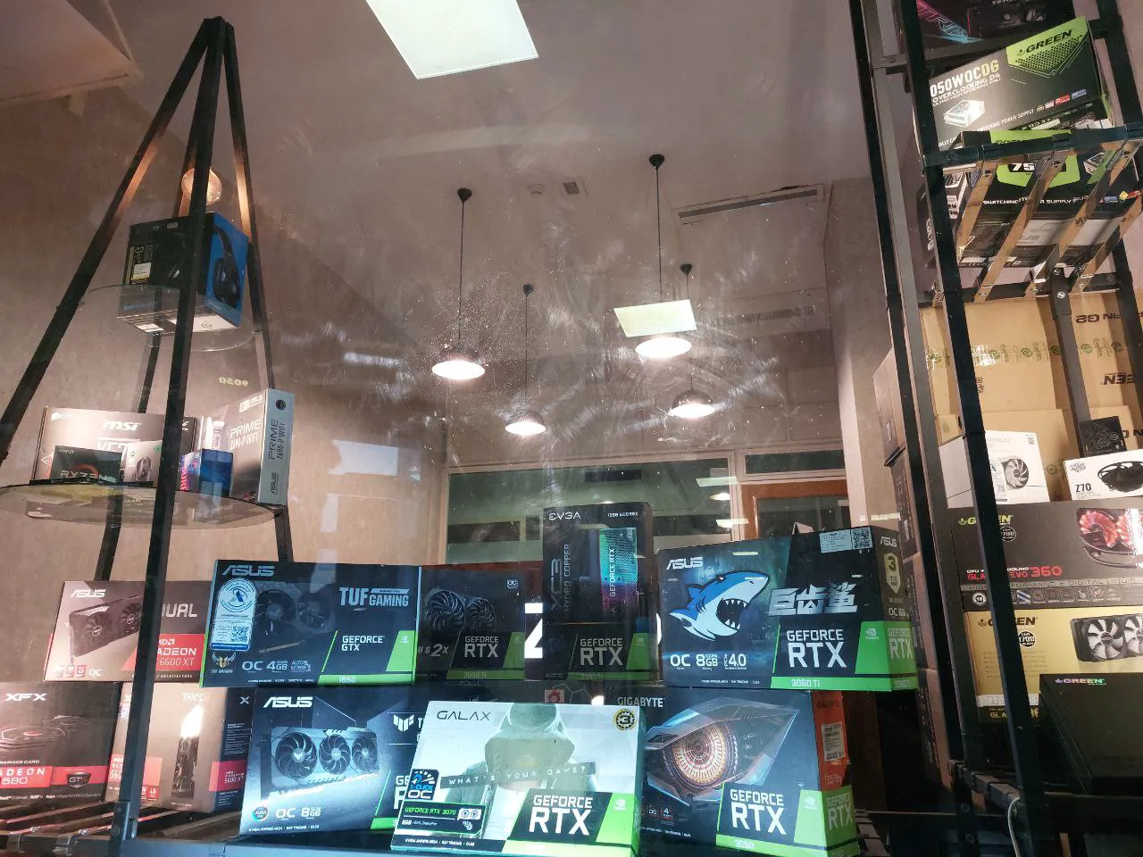 فروشگاه معدن کامپیوتر MadanComputer SHOP (شعبه اصلی) - تصویر 4