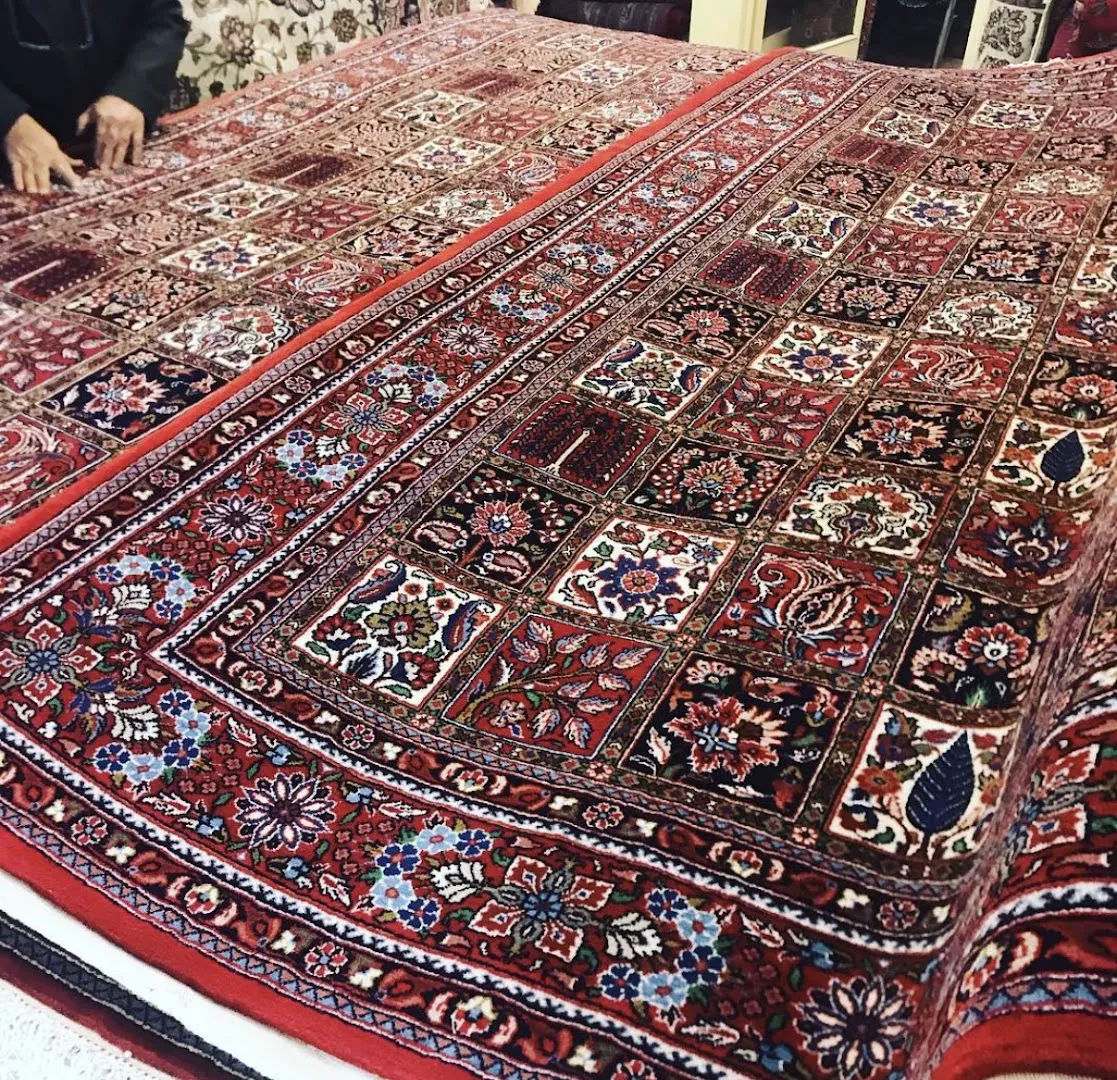 (فرش ساروق فرزانه)Farzaneh Carpet Gallery (شعبه اصلی) - تصویر 4