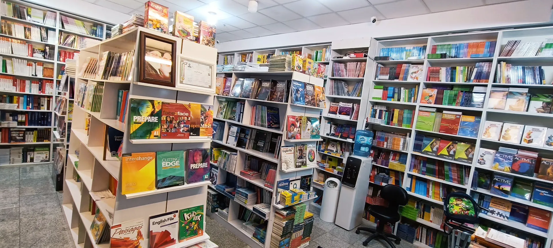 فروشگاه کتاب زبان انتشارات کادن (شعبه اصلی) - تصویر 3