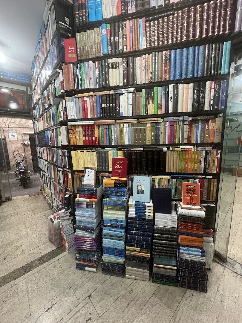 کتاب فروشی شبرنگ (شعبه اصلی) - تصویر 2