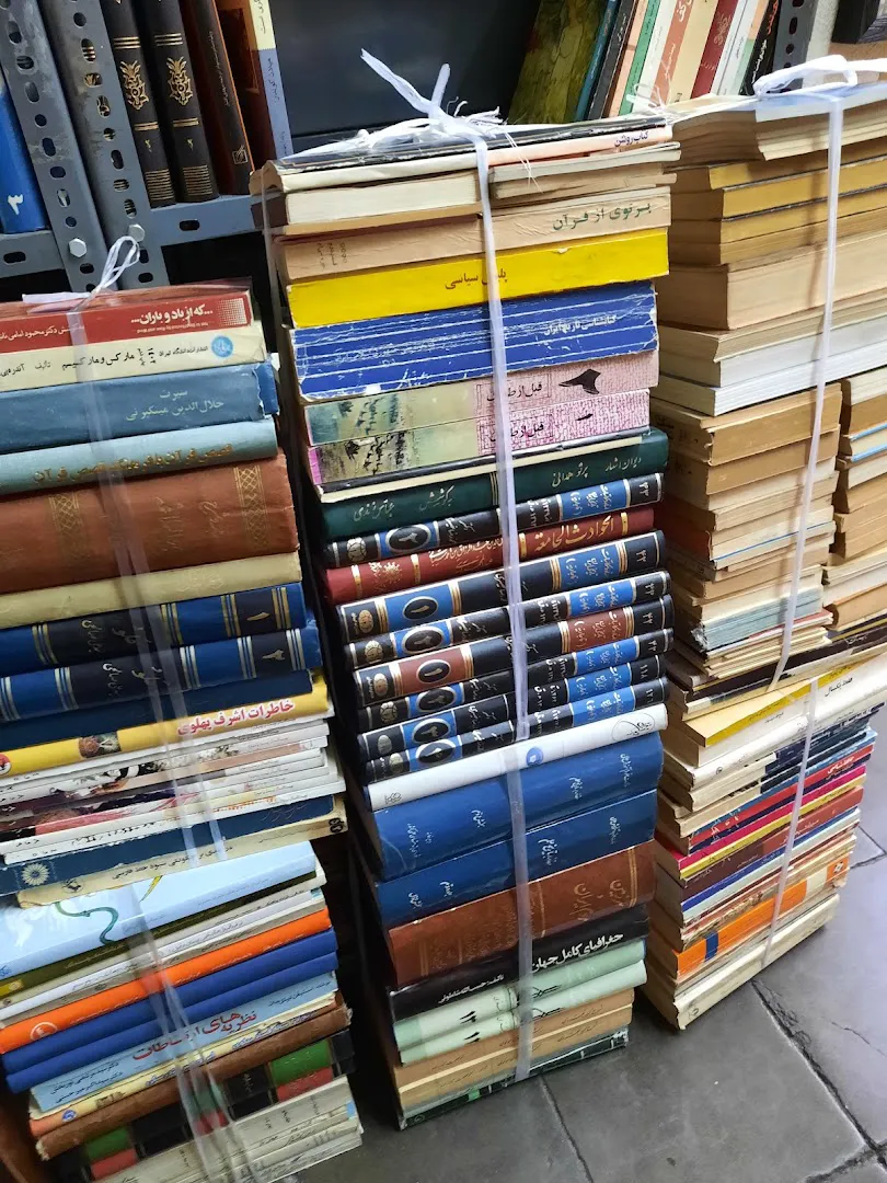 کتابفروشی خوشه (شعبه اصلی) - تصویر 3
