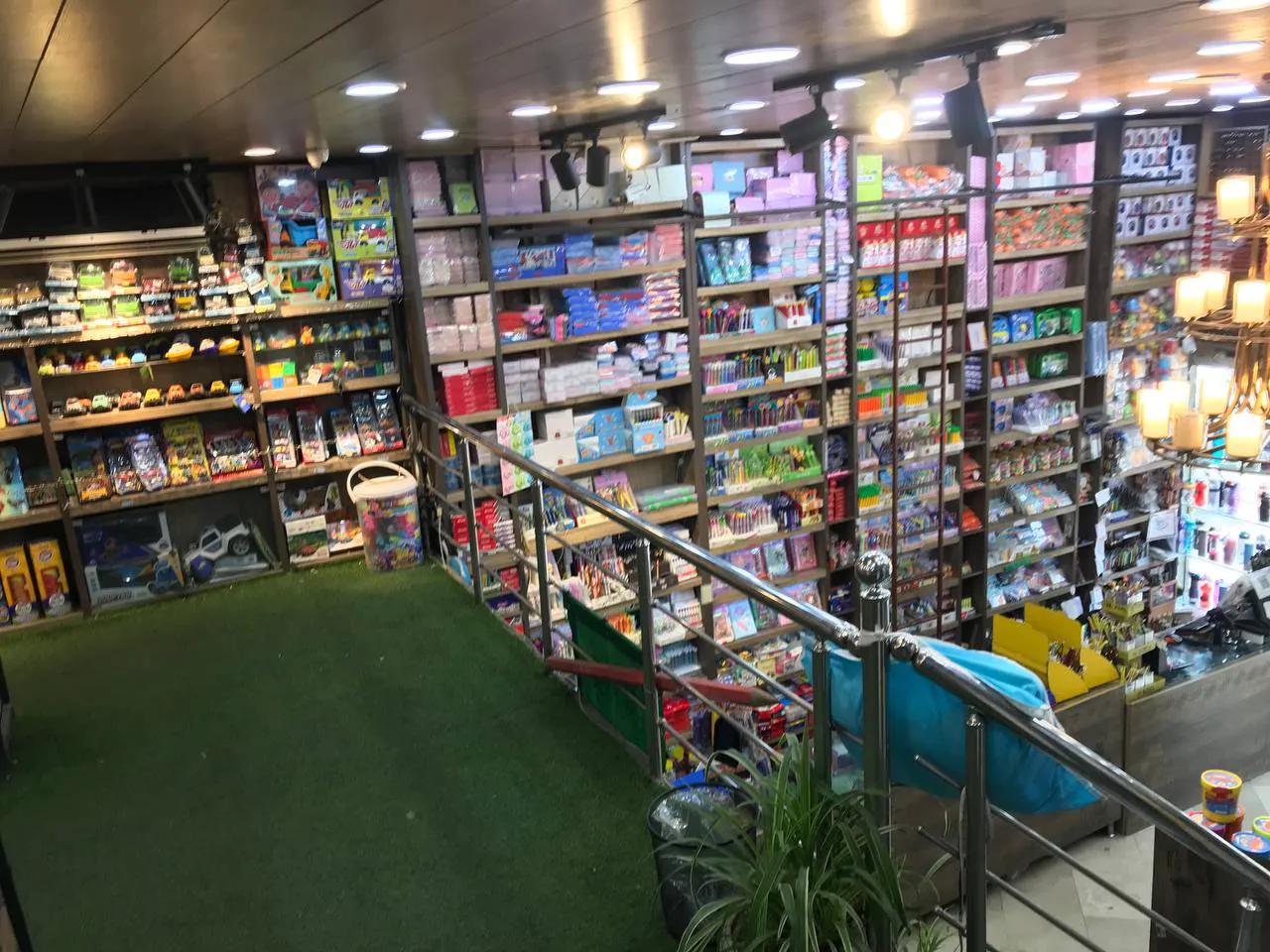فروشگاه کتاب و لوازم التحریر جهانشاهی (شعبه اصلی) - تصویر 4