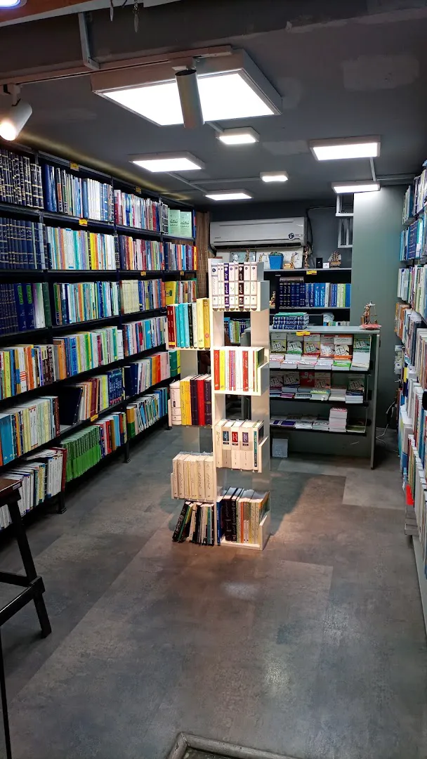 کتابفروشی (شعبه اصلی) - تصویر 2
