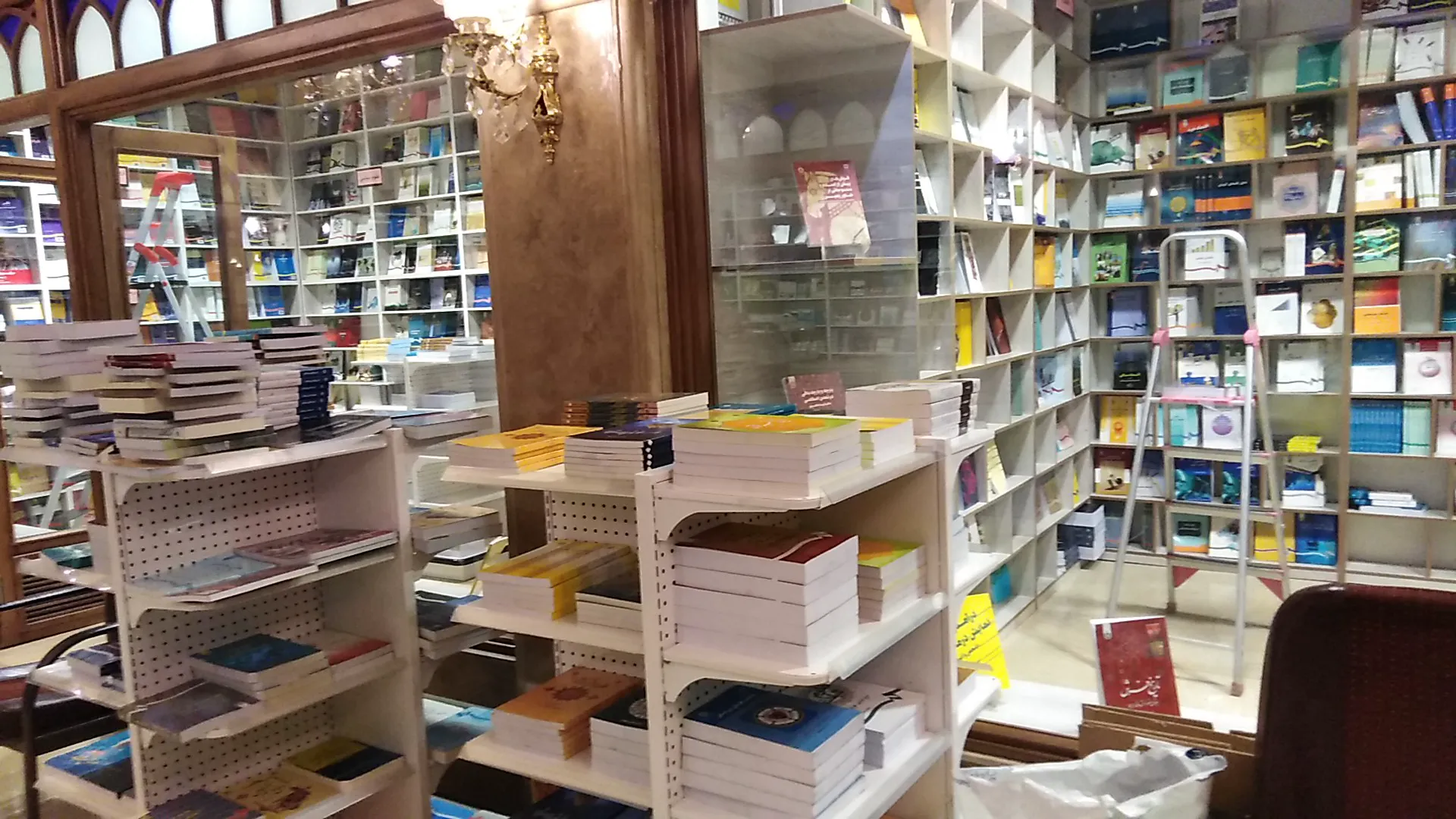 نمایشگاه دائمی کتابهای سمت (شعبه اصلی) - تصویر 4