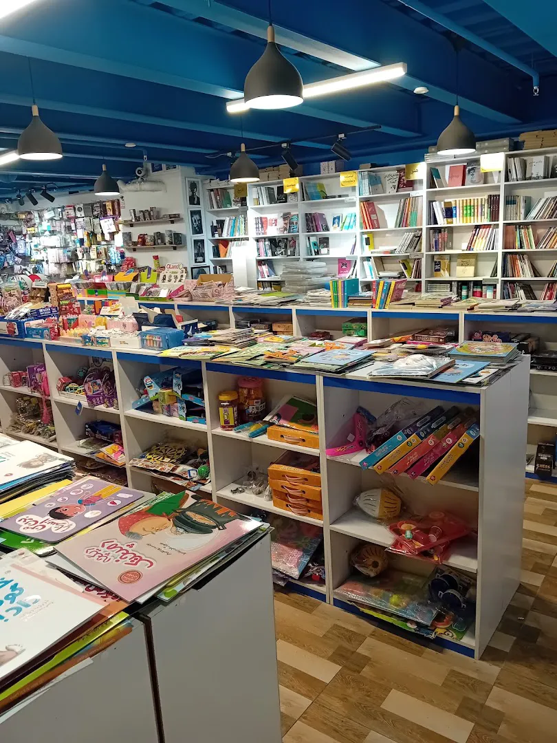 کتابفروشی کتاب کاف (شعبه اصلی) - تصویر 3