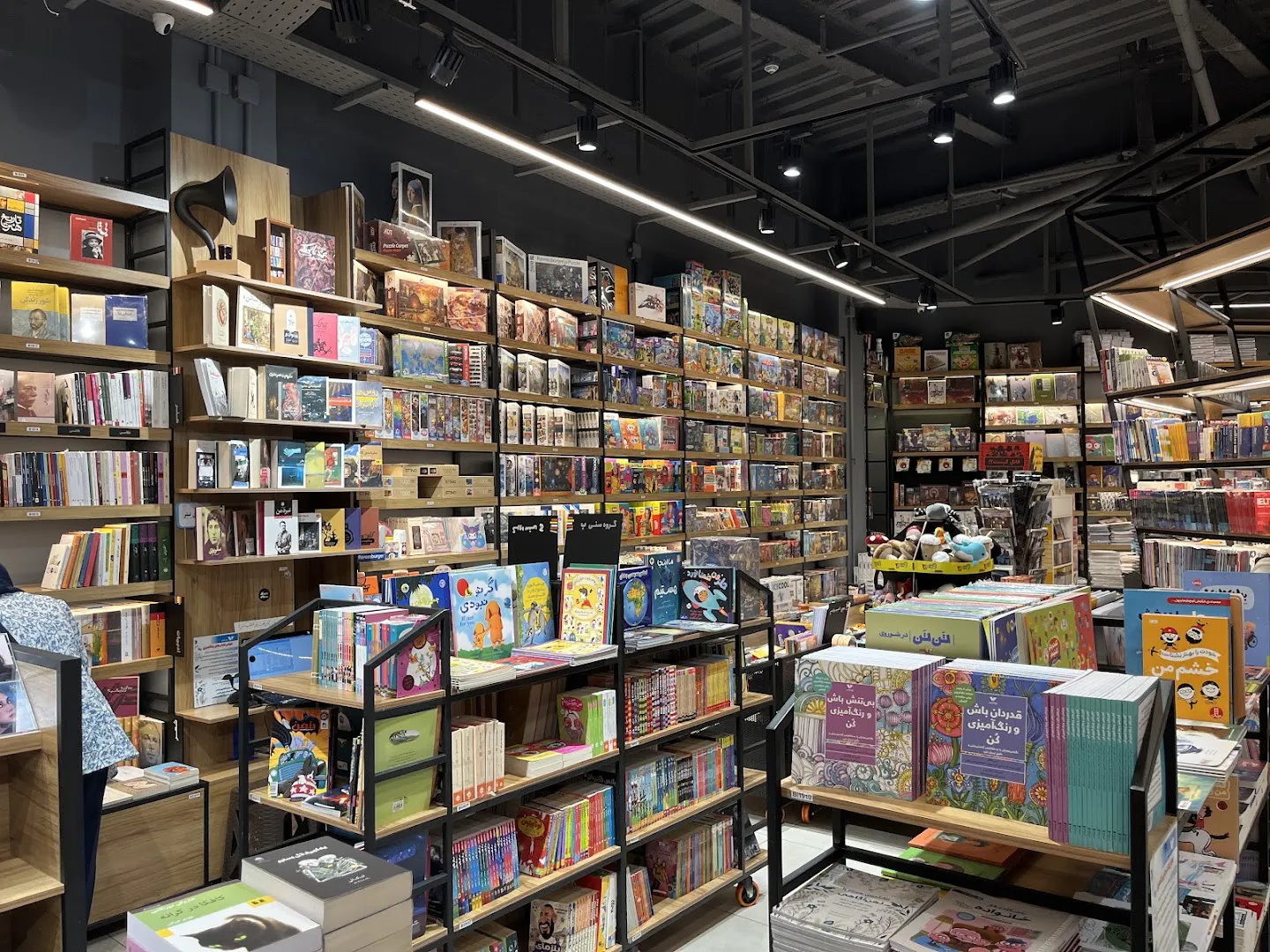 BookHall (شعبه اصلی) - تصویر 2