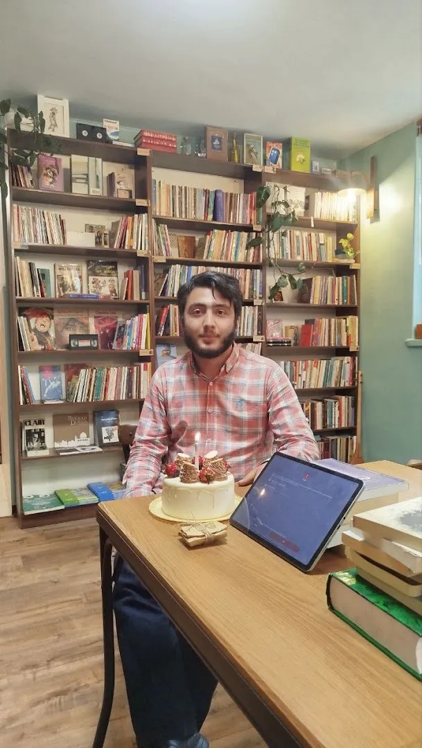 کتابفروشی بدون مرز (شعبه اصلی) - تصویر 2