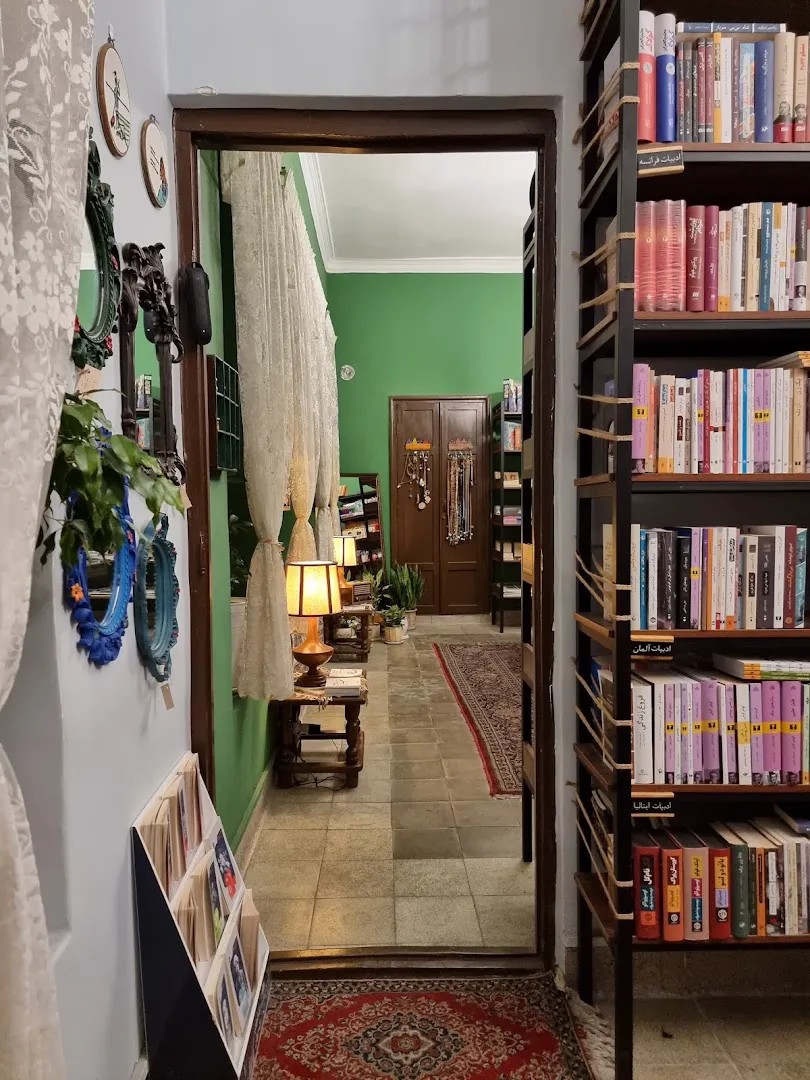 کتابفروشی کتابِ خانه (شعبه اصلی) - تصویر 4