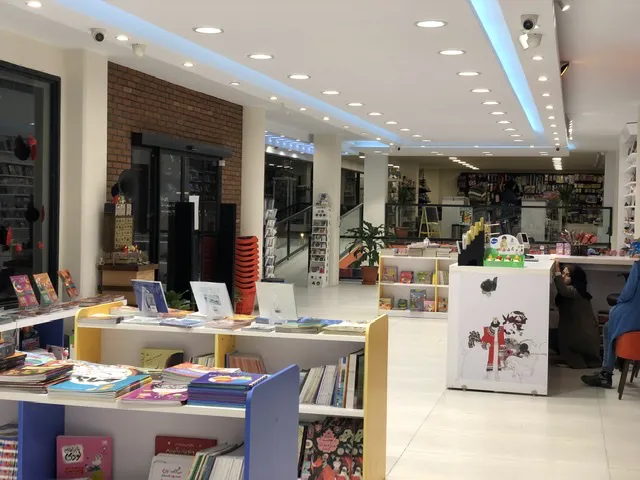 فروشگاه کانون پرورشی فکری کودکان و نوجوانان (شعبه اصلی) - تصویر 3