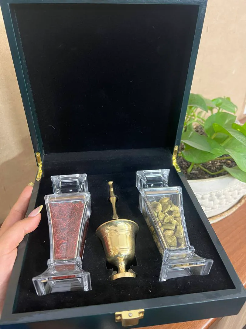 فروشگاه زعفران و پک هدیه زعفرانیه (شعبه اصلی) - تصویر 3