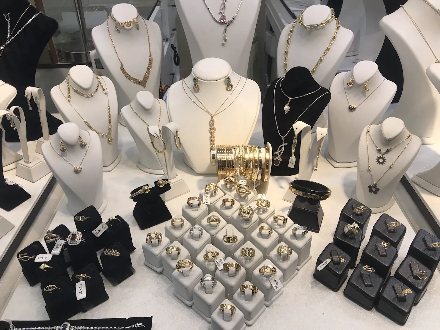 قصر مروارید طلا فروشی Ghasre Morvarid Jewelry (شعبه اصلی) - تصویر 2